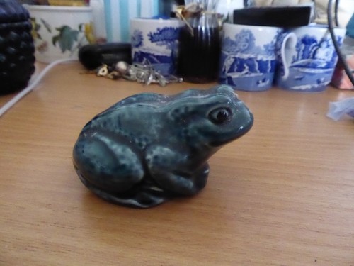 Collectors poole pottery frog - collectors,