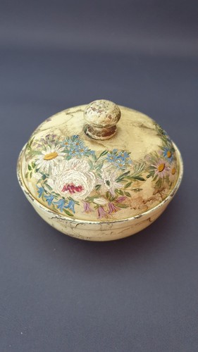 Thetford pulp ware - pulp, papier