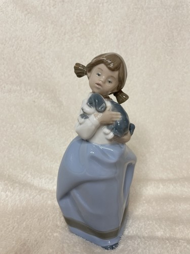 Nao llodro porcelain figurine - llodro,