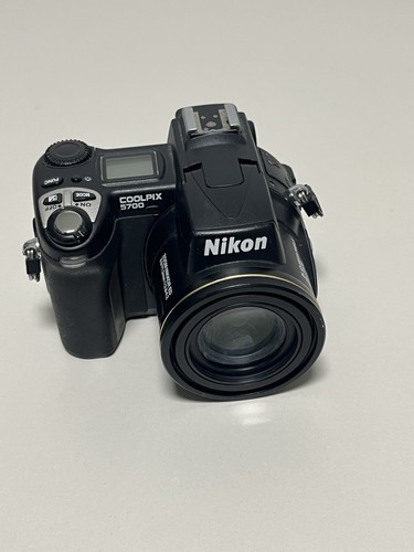 Nikon coolpix e5700 0mp - nikon,