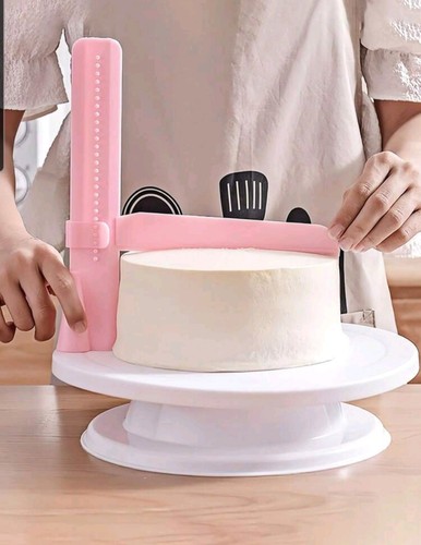 Cake scraper leveller - cake, scraper/leveller