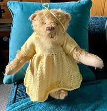 Vintage artist bear. By Iris Ware The Attic Bears