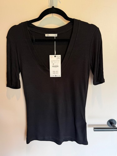 Zara black deep neck - black, v