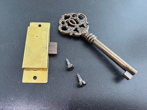 Gradfather clock door key - key, and
