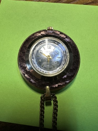 Ladies vintage wind pendant - up,
