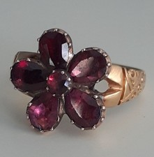 Georgian Ring 18ct Gold Band and 9ct Gold Garnet Flower Head 3.9g