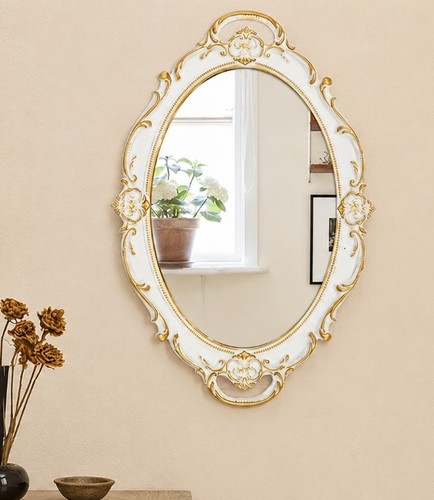 White and gold - gold, oval