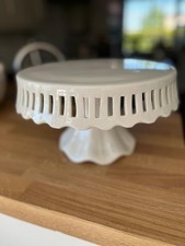White pedestal cake stand open