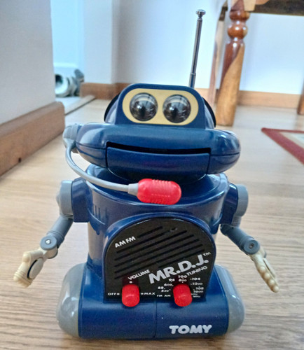 Tomy robot toy am fm - mr.d.j.,