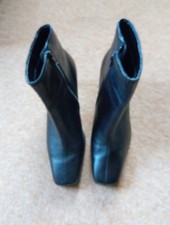 Barrette Size 6 Black Ankle