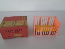 1/16 DOLLS HOUSE FURNITURE TRI-ANG SPOT-ON PEDIGREE 8 C COT PINK No 1032 BOXED