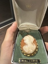 PRIMA DONNA GOLD PLATED Oval White & Orange CAMEO Vintage Brooch Pin