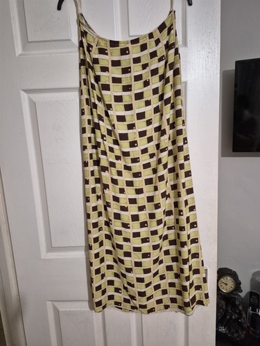 Aline skirt back - back, slit.