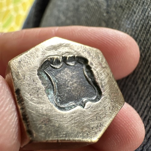 Impression die design accent - impression,