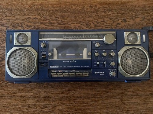Sanyo navy retro - mr-v8,
