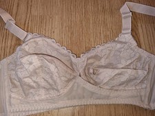 BNWOT Gorgeous Beige BERLEI Non-Padded wirefree bra size 36B