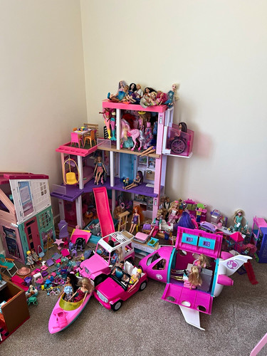 Barbie dreamhouse massive