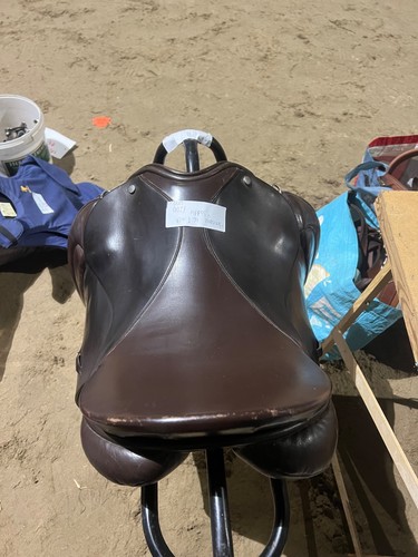 Heritage show saddle