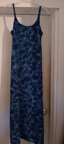 Dark blue green - stem, shoulder