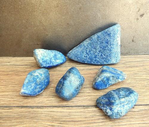 Lapis lazuli rock stone