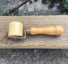 Vintage The Ridgely Trimmer Co England Wallpaper Seam Roller