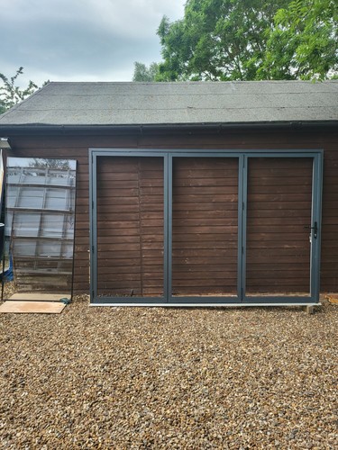 Aluminium bifolding doors - aluminium,
