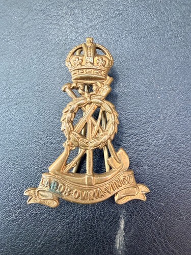 Labour corps cap badge brass - corps,