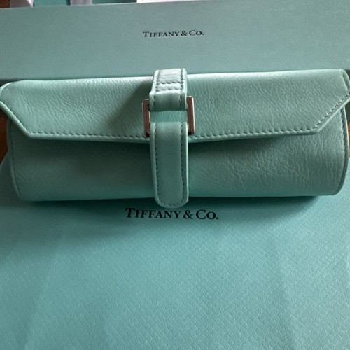 Tiffany blue - &,