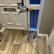 Vintage Industrial Tripod Floor Lamp – Aluminium Shade Wood Handle Studio Light