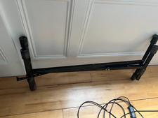 Keyboard stand for electronic piano / keyboard. Black metal. Adjustable height.