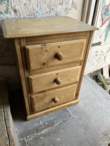 Small edwardian waxed - small,