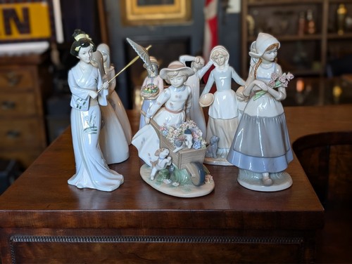Collection glazed porcelain - of,
