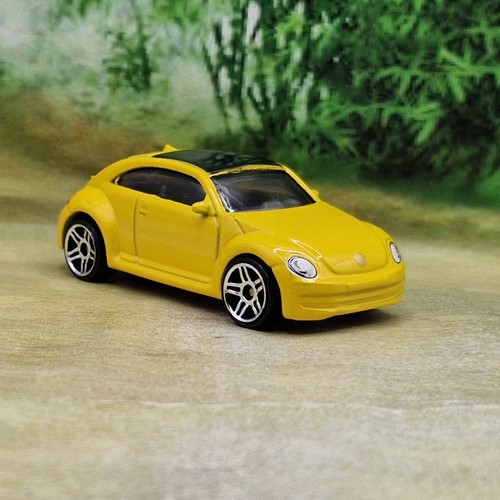 Hot wheels beetle - hot,