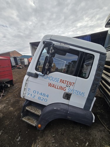 Man erf door passenger - door,