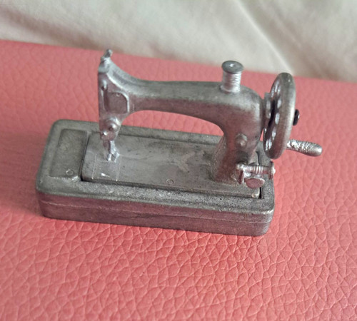 Mechanical miniature metal - mechanical, toy
