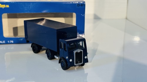 Base toys scale - toys, albion