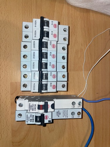 Wylex circuit breakers - breakers, &