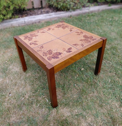 Vintage tiled top - top, mid-century