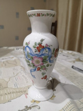 Wedgwood Bone China "Ribbon Cascade" Vase (1994) 7" tall VGC