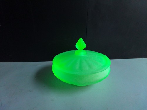 Uranium glass vanity pot - uranium,
