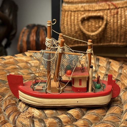 Rare vintage wooden fishing - rare,
