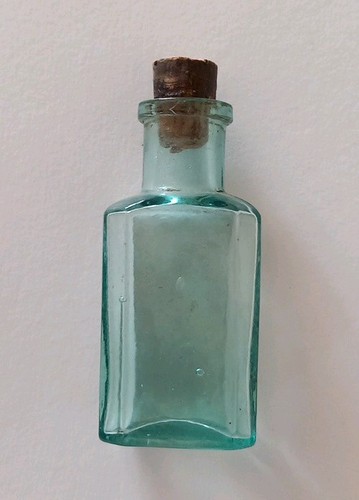 Small green tinged glass - small, green-tinged