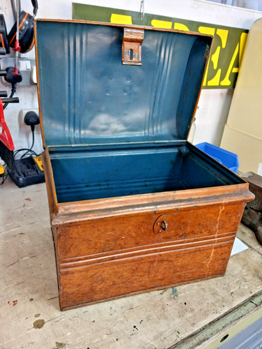 Vintage metal chest - ,, trunk