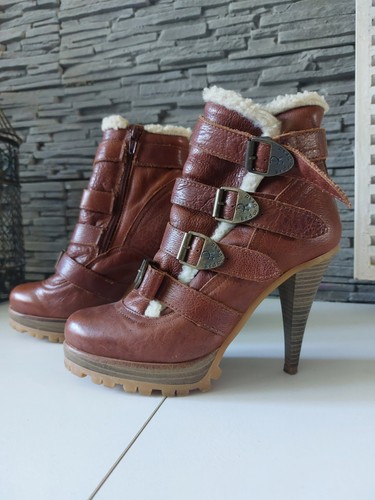 Red dead leather - red,