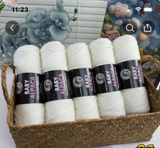 95% Alpaca 5% Acrylic DK