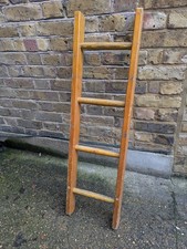 (1) VINTAGE  WOOD 4 RUNG