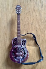 Hallmark Keepsake 2016 Up On The Housetop Song Steel Guitar 13cm Long Batteries