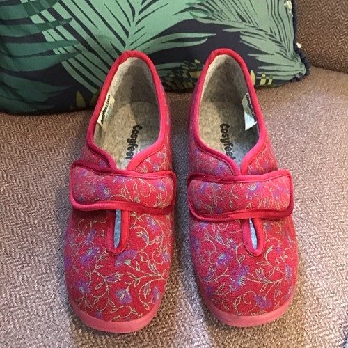 Cosyfeet slippers size 7 - slippers,