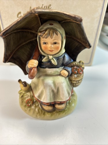 Hummel figurine smiling - hummel,