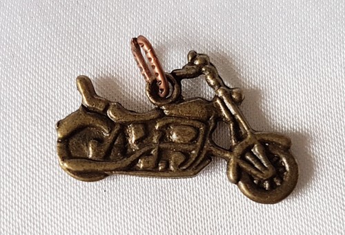 Small pendant charm - /,